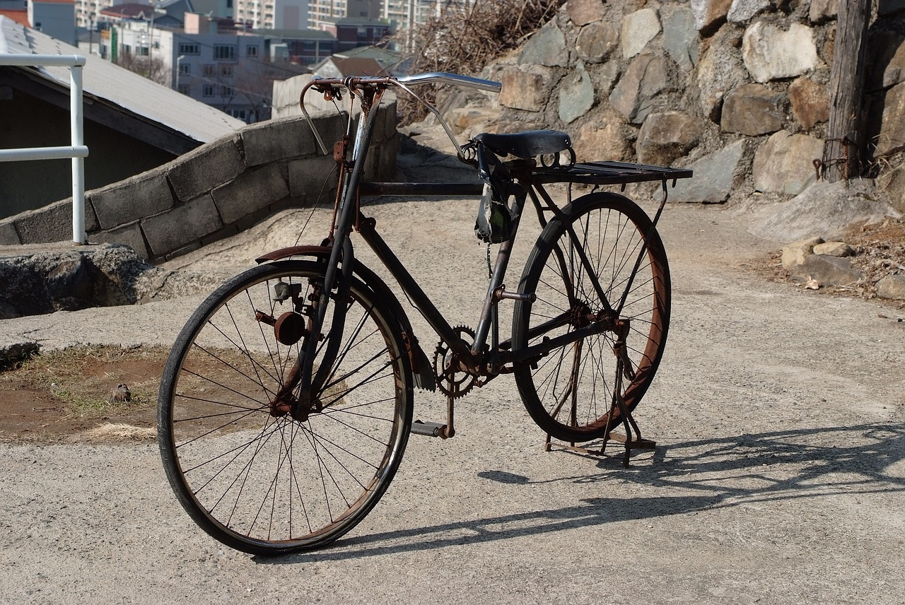 bike wheels modern free photo