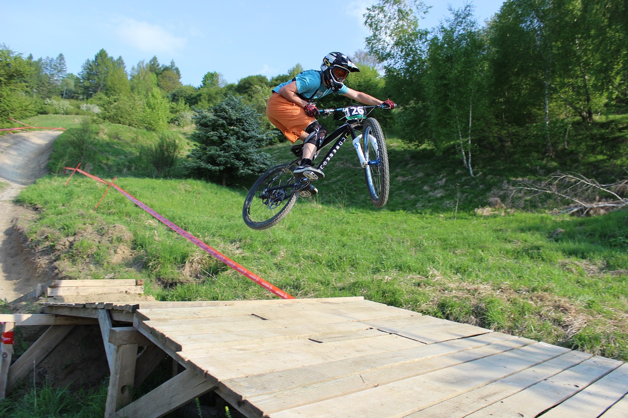 bike racing downhill free photo