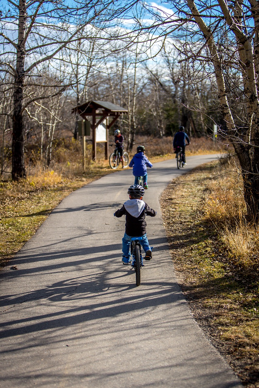 biking family adventure free photo