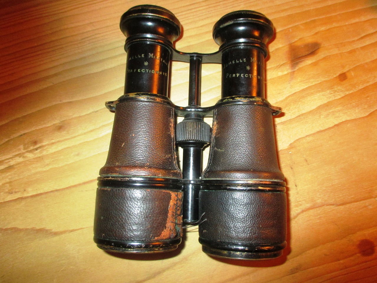 binoculars old scuffed free photo