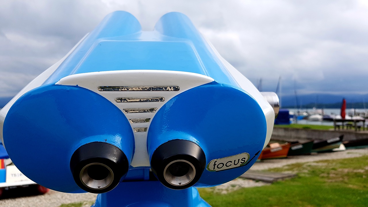 binoculars  focus  chiemsee free photo