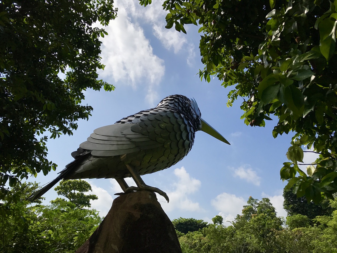 bird sculpture design free photo