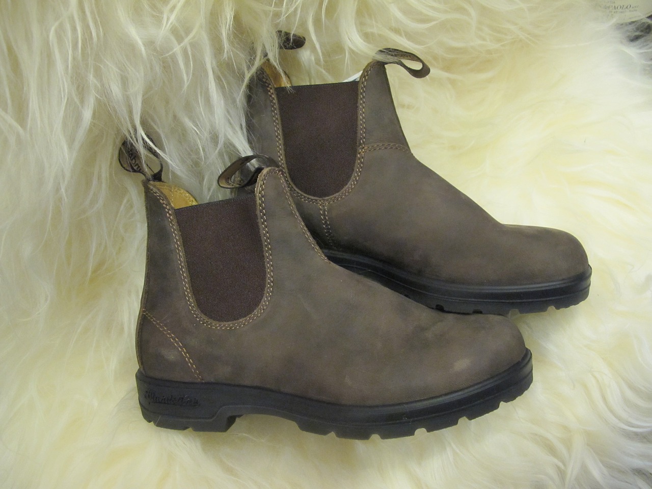birkende farm shop boots wool free photo