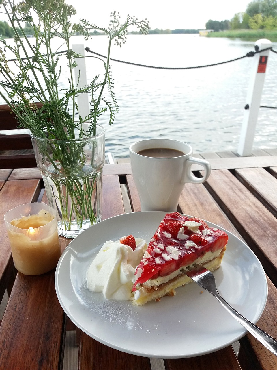 birthday  birthday cake  strawberry pie free photo