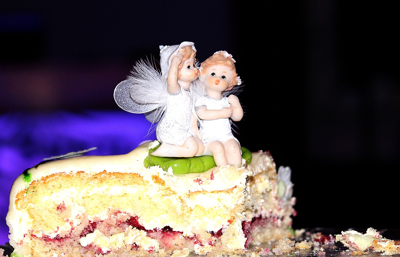birthday cake wedding cake surprise free photo