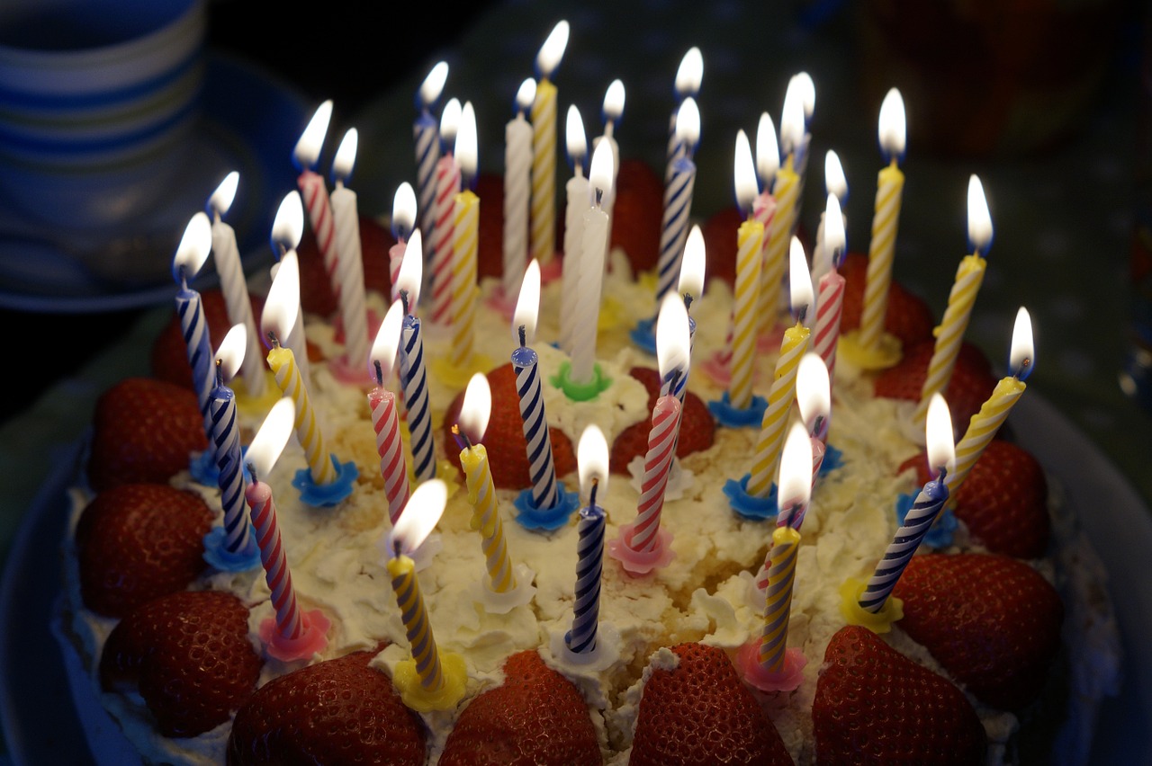 birthday cake burn candles free photo