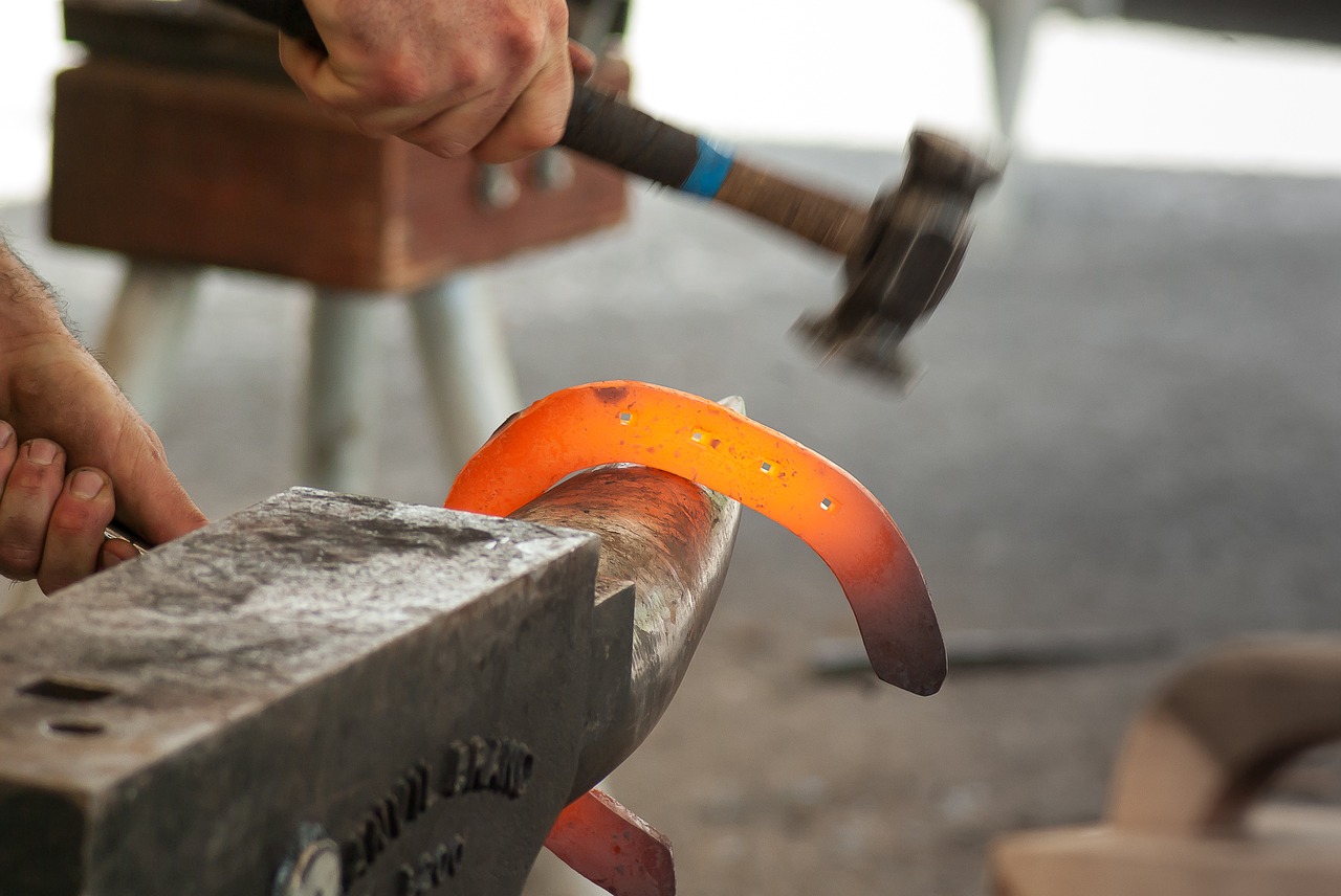 blacksmith anvil hammer free photo