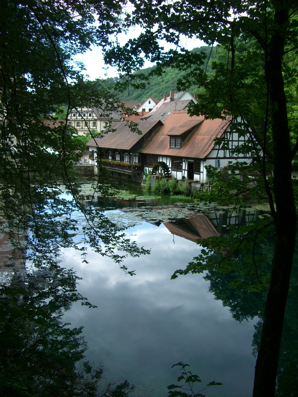 blautopf mirroring water free photo