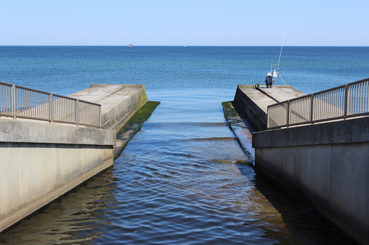 blocking factory  baltic sea  conventer lake free photo