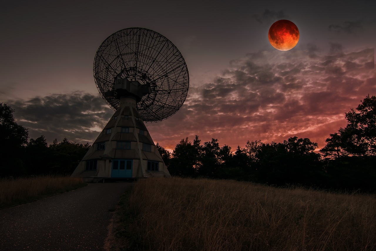 blood moon  moon  night free photo