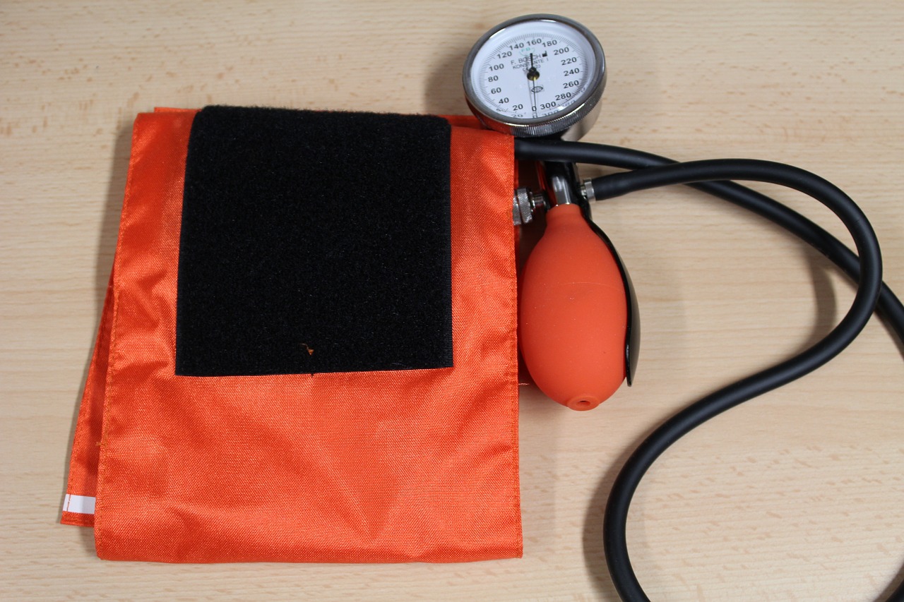 blood pressure blood pressure monitor measure blood pressure free photo