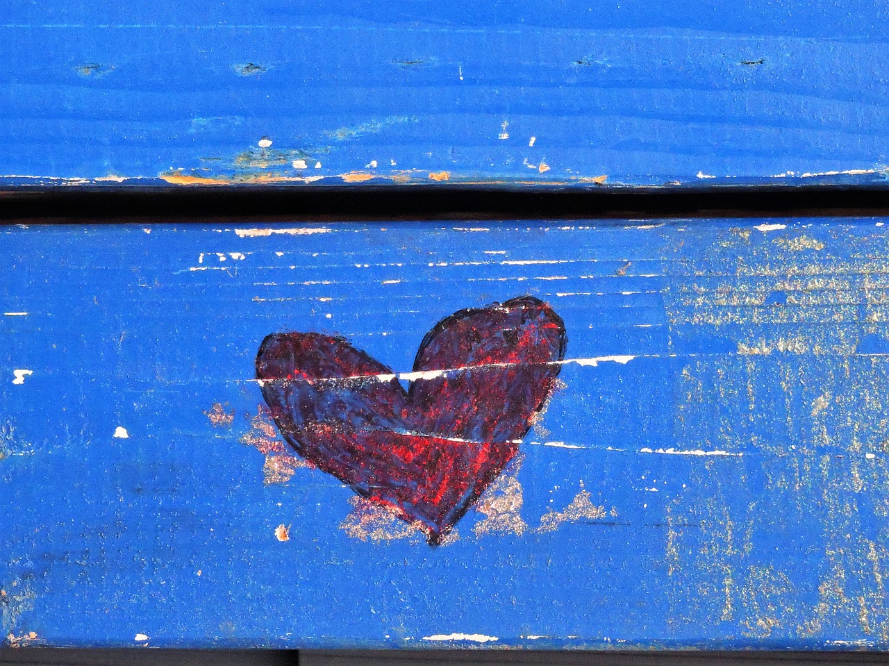 blue red heart graffiti free photo