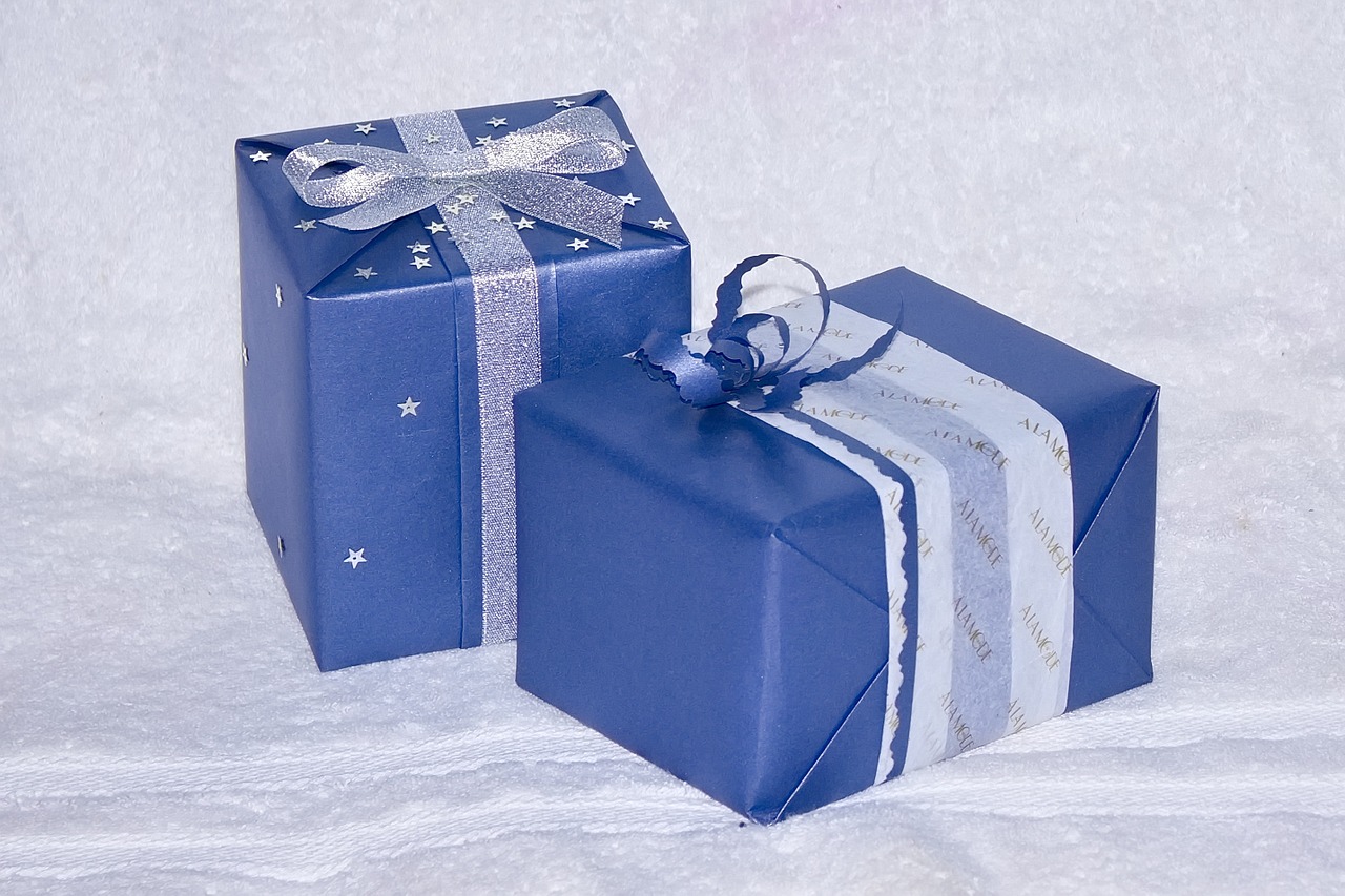 blue gift present free photo