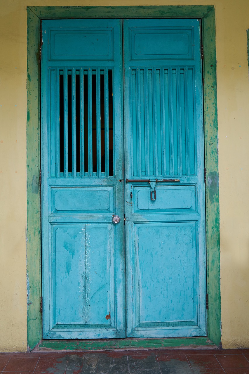 blue door architecture free photo