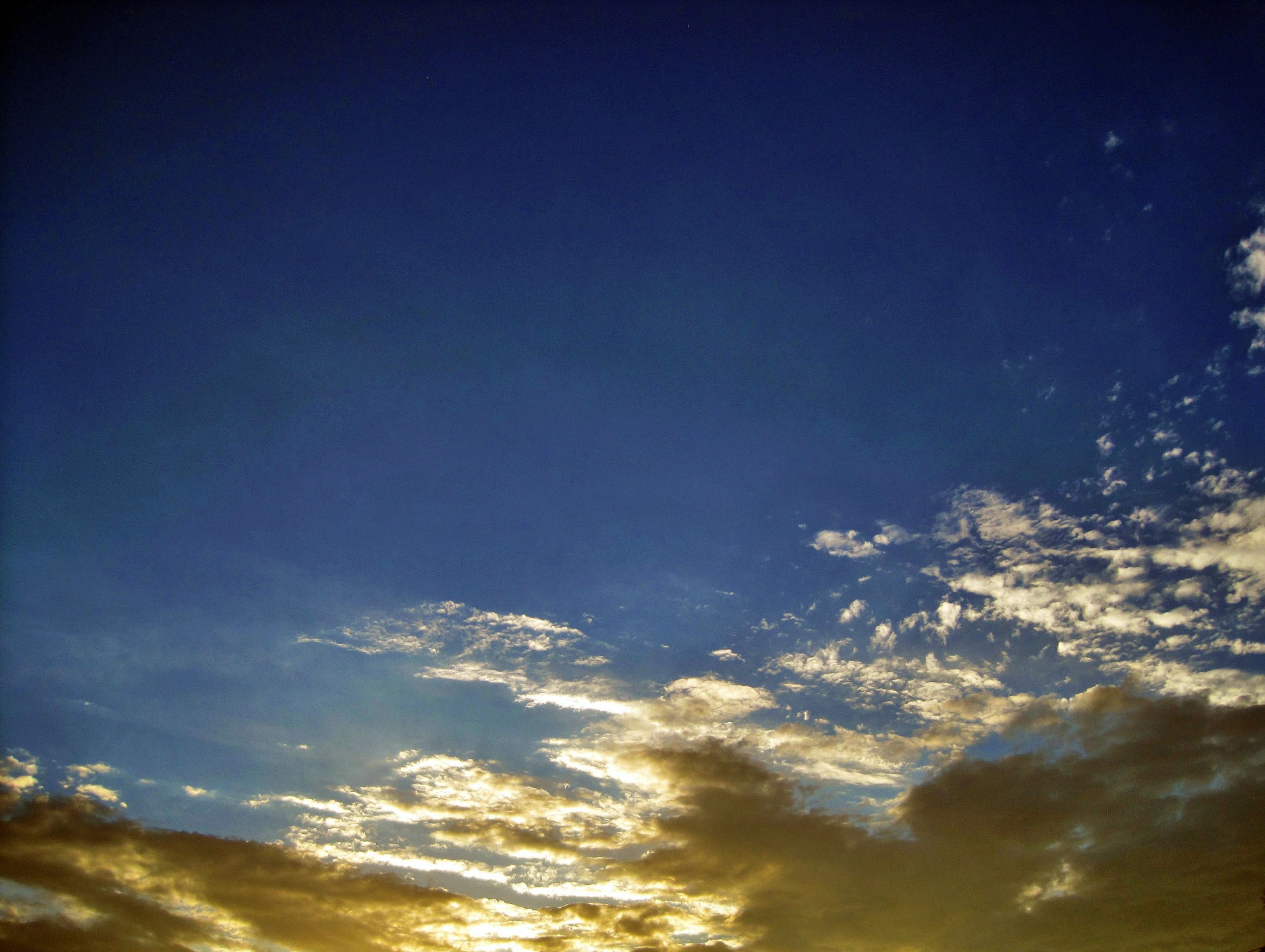 sky blue clouds free photo