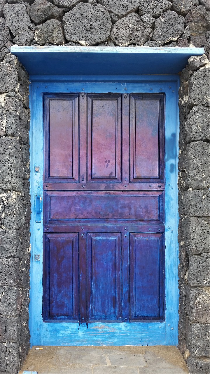 blue door lanzarote old door free photo