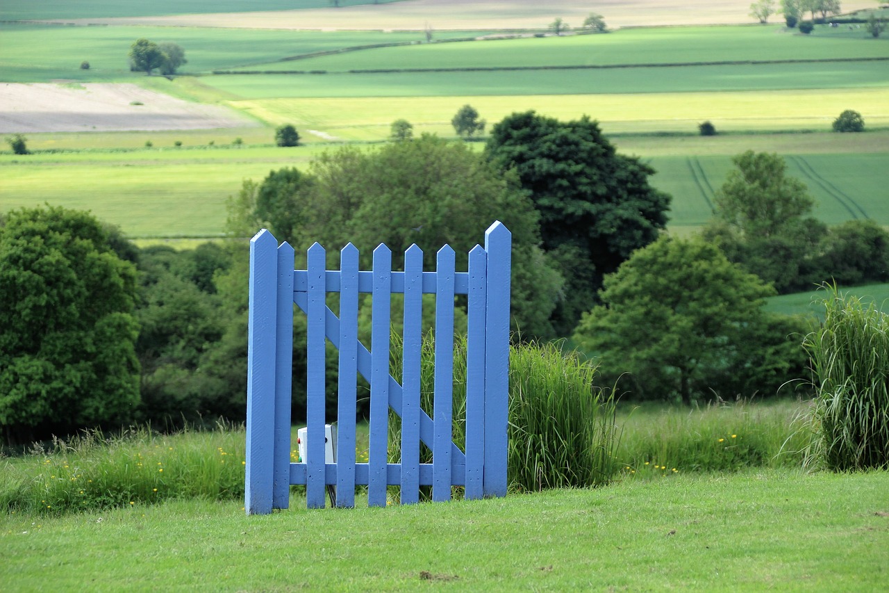 blue gate english countryside english free photo