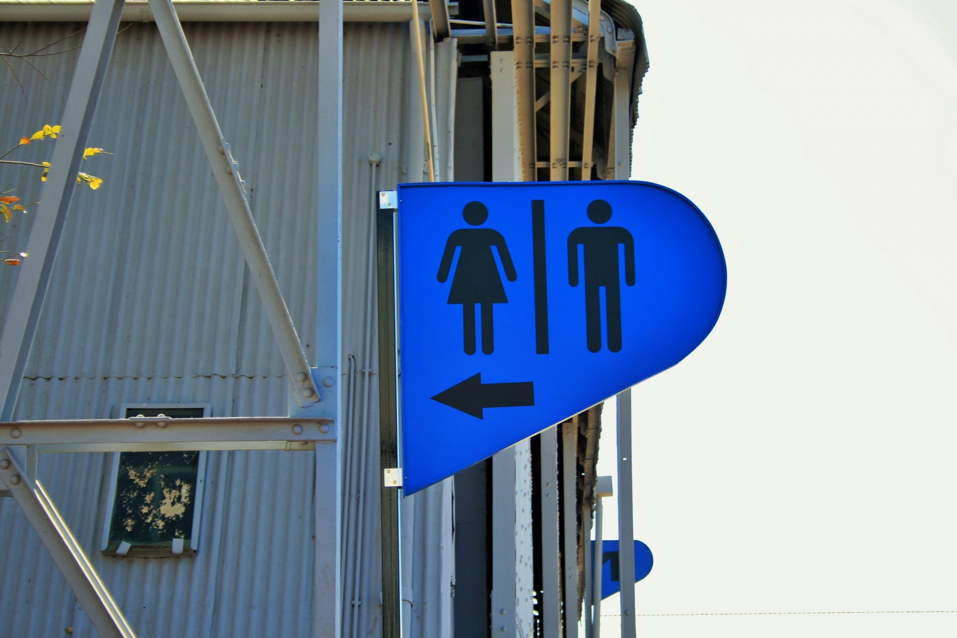 sign blue toilets free photo