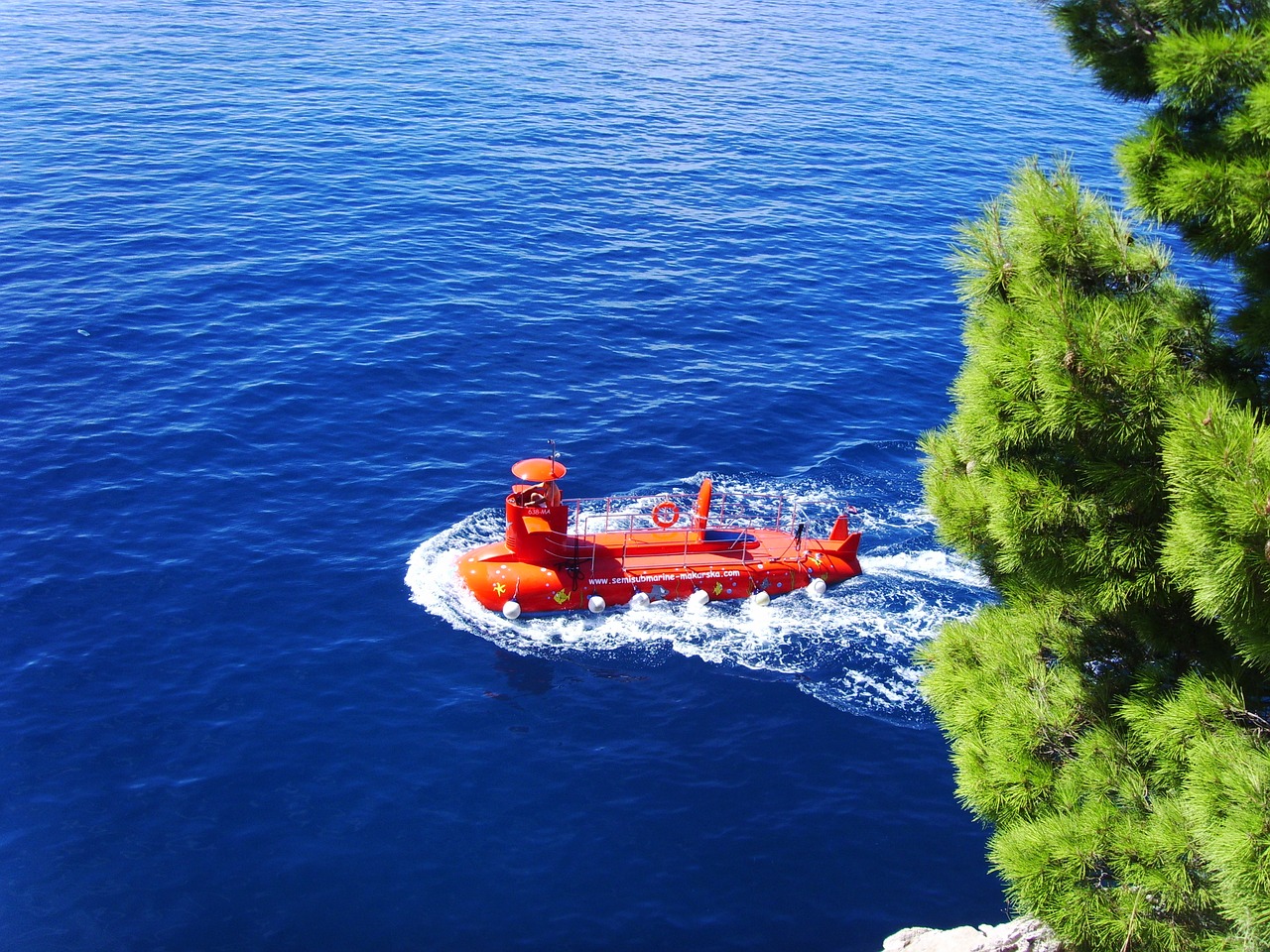 blue sea red u-boat adriatic sea free photo