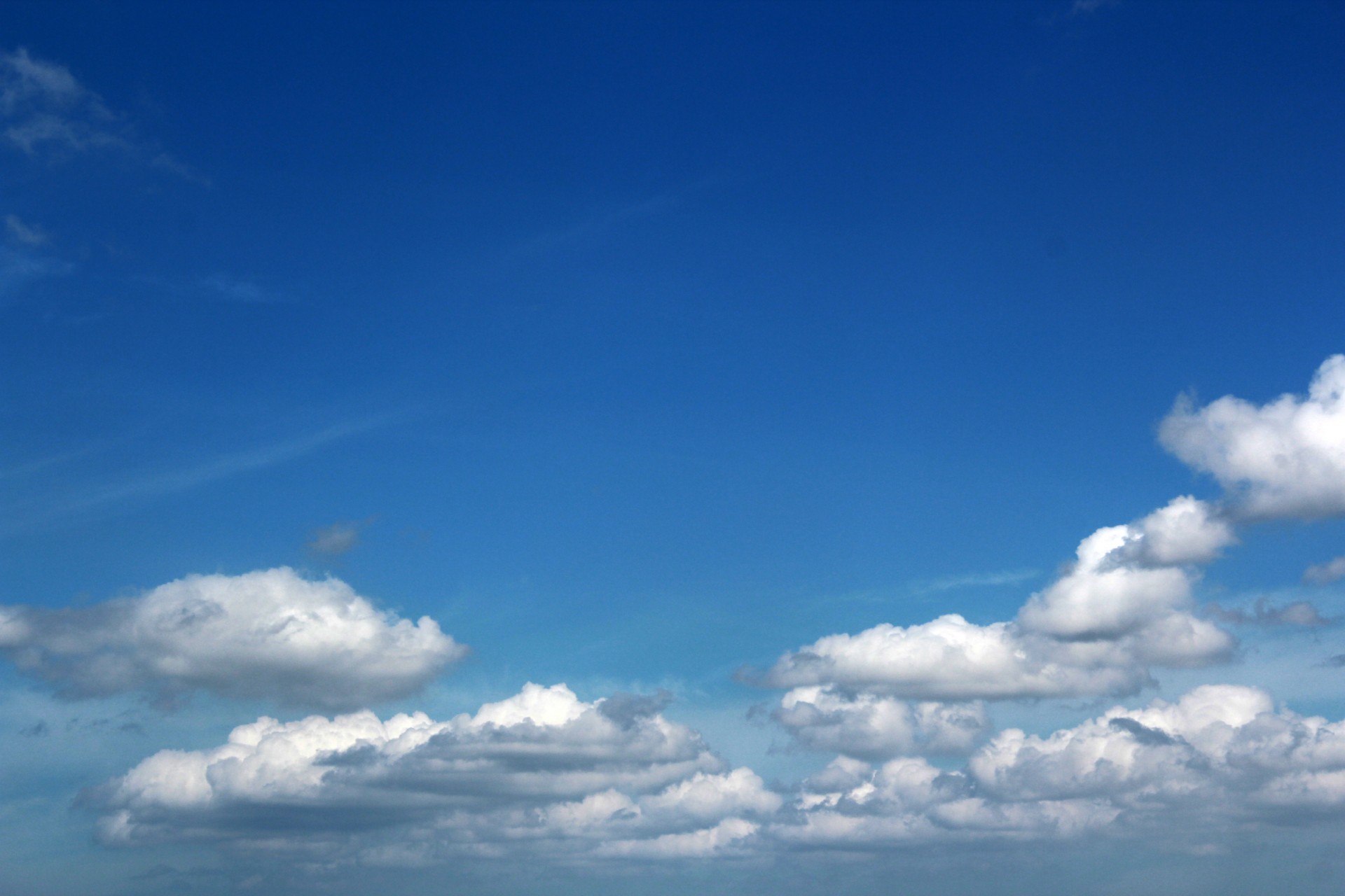 blue sky clouds blue sky smooth clouds free photo