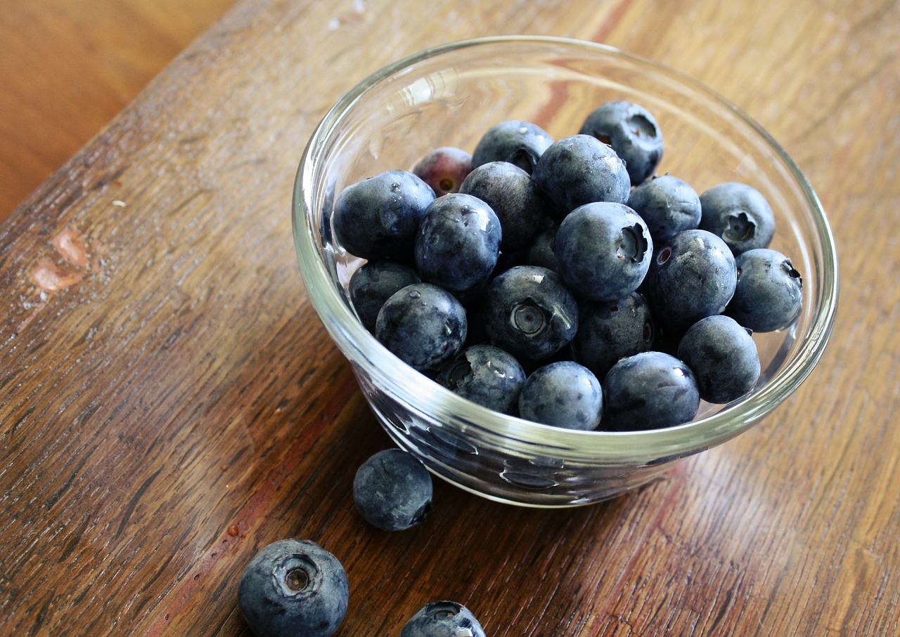 blueberries fruit sweet free photo