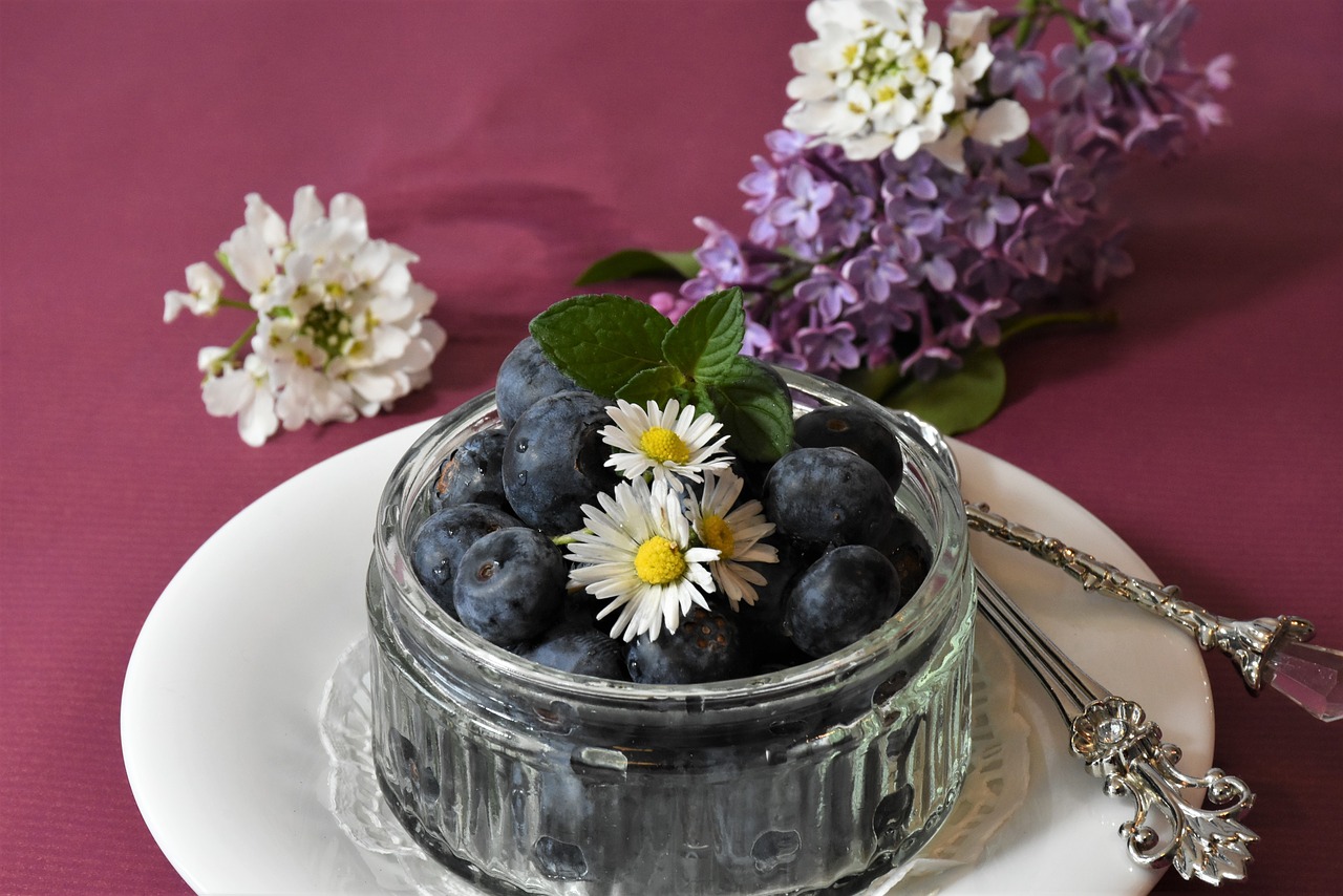 blueberries  berry fruit  food free photo