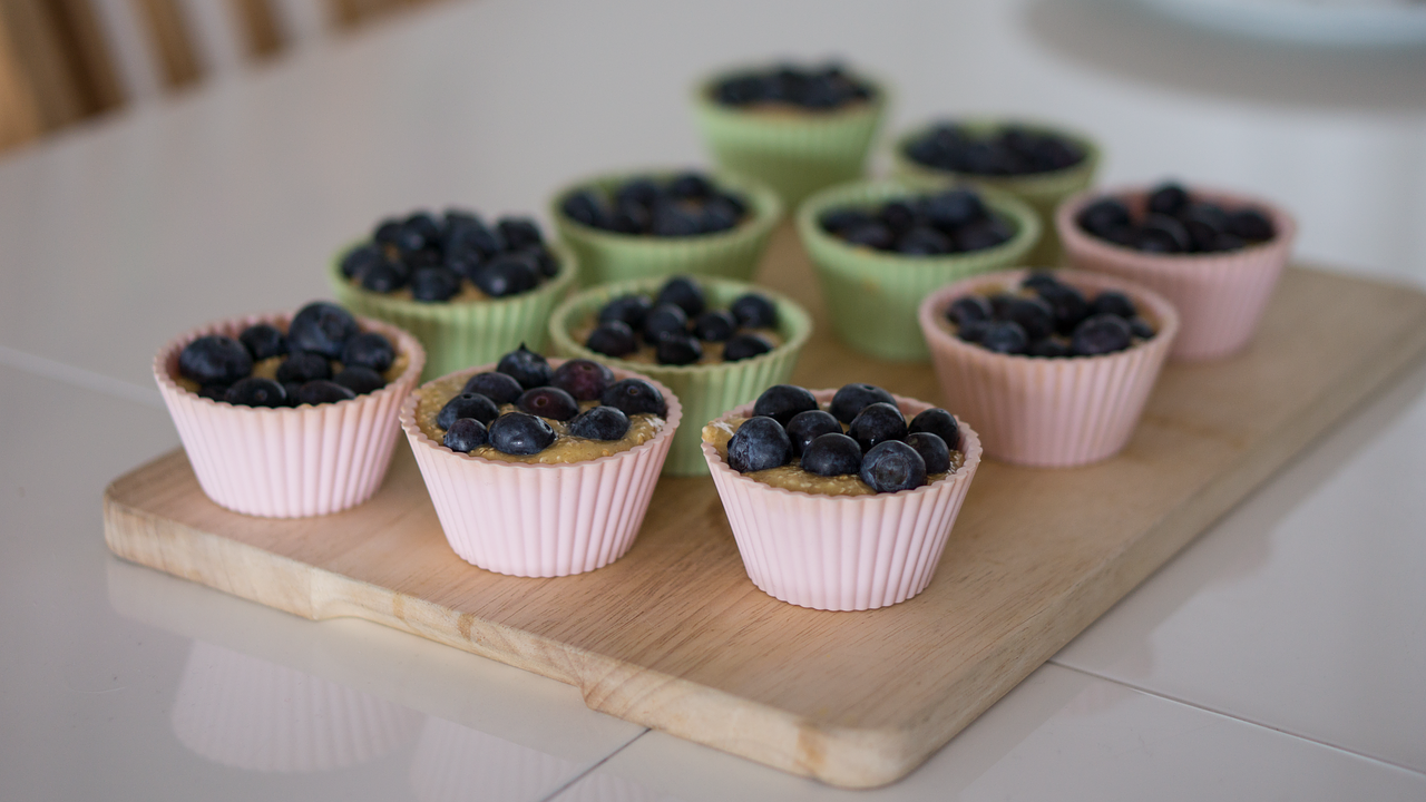 blueberry muffins cupcakes dessert free photo