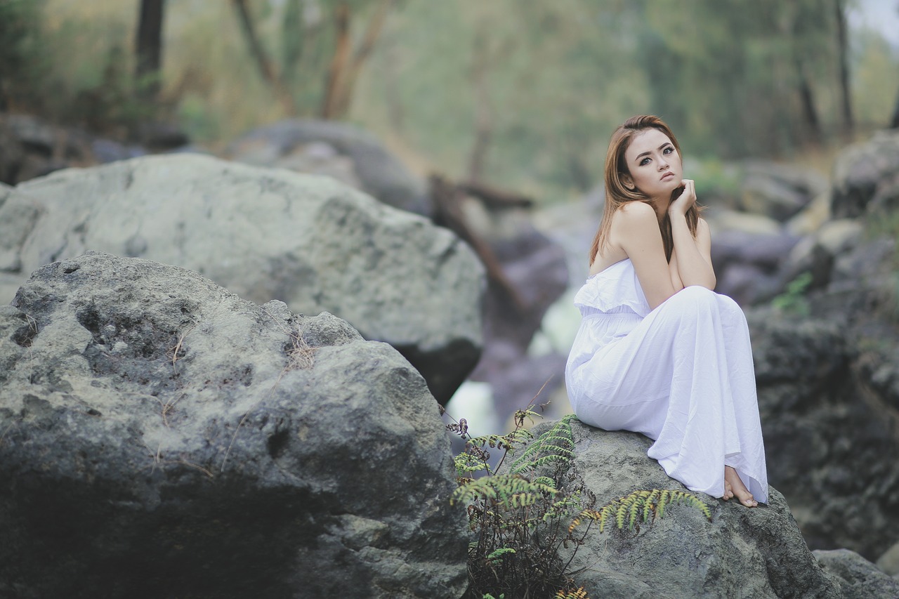 blushing the rocks forest free photo