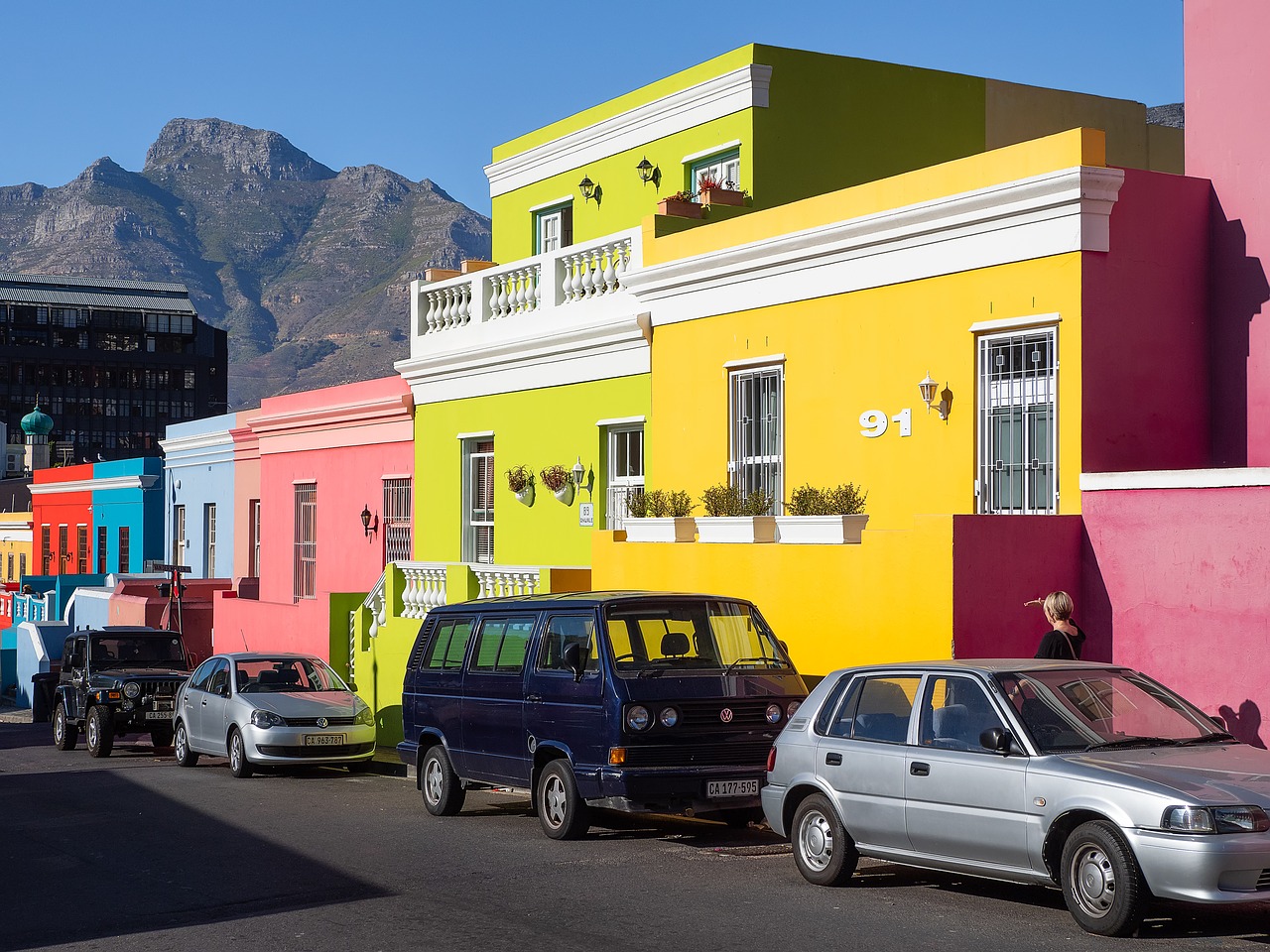 bo-kaap  wale street  car free photo