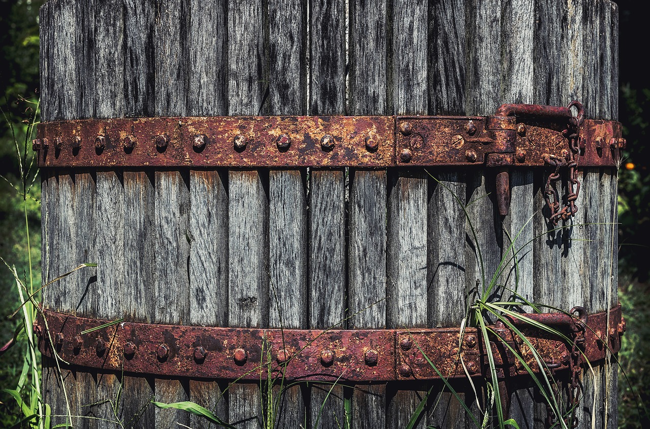 board chain close-up free photo