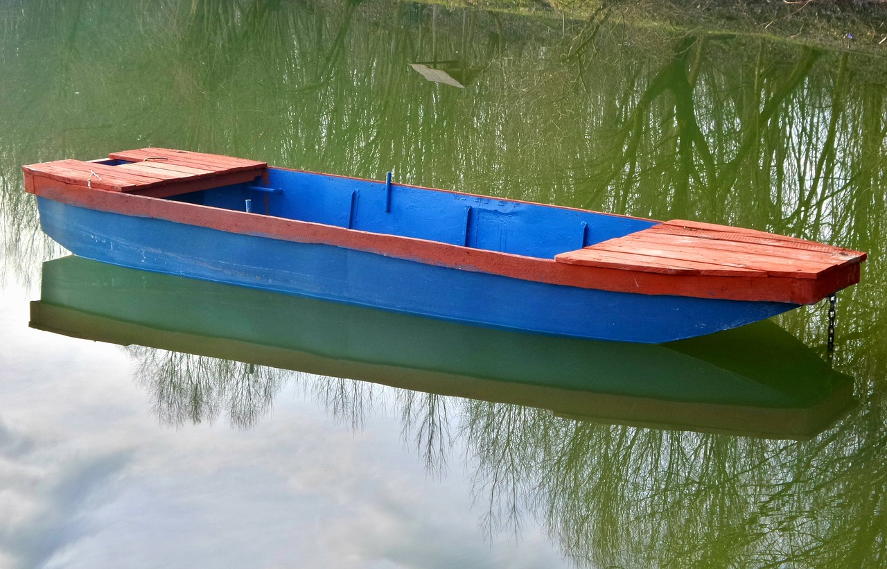 boat water blue-red free photo
