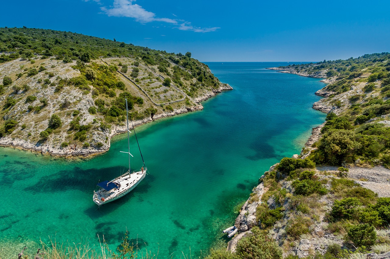 boat sailing water free photo