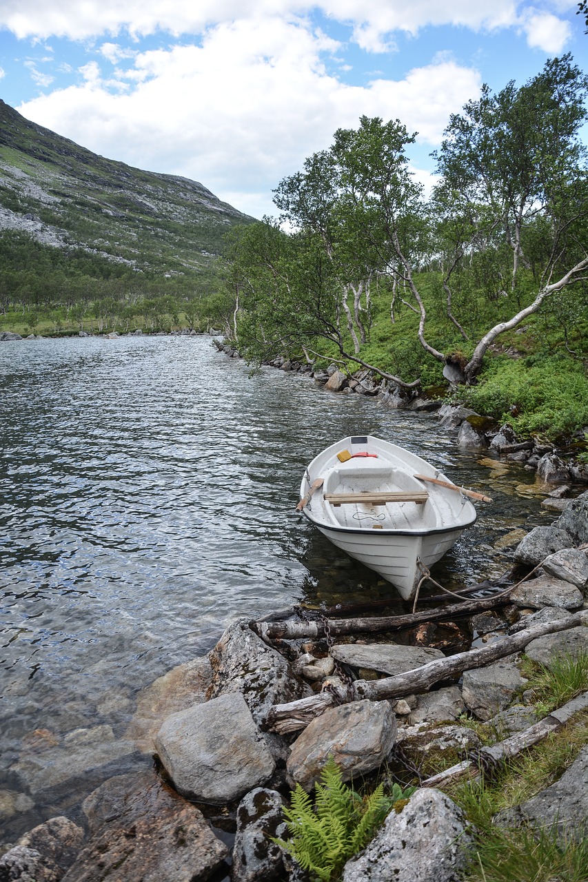 boat lake summer free photo