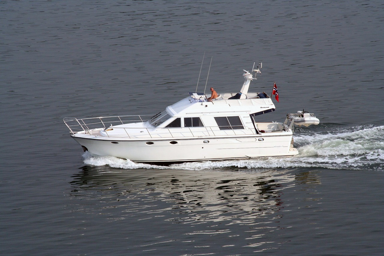 boat summer water free photo