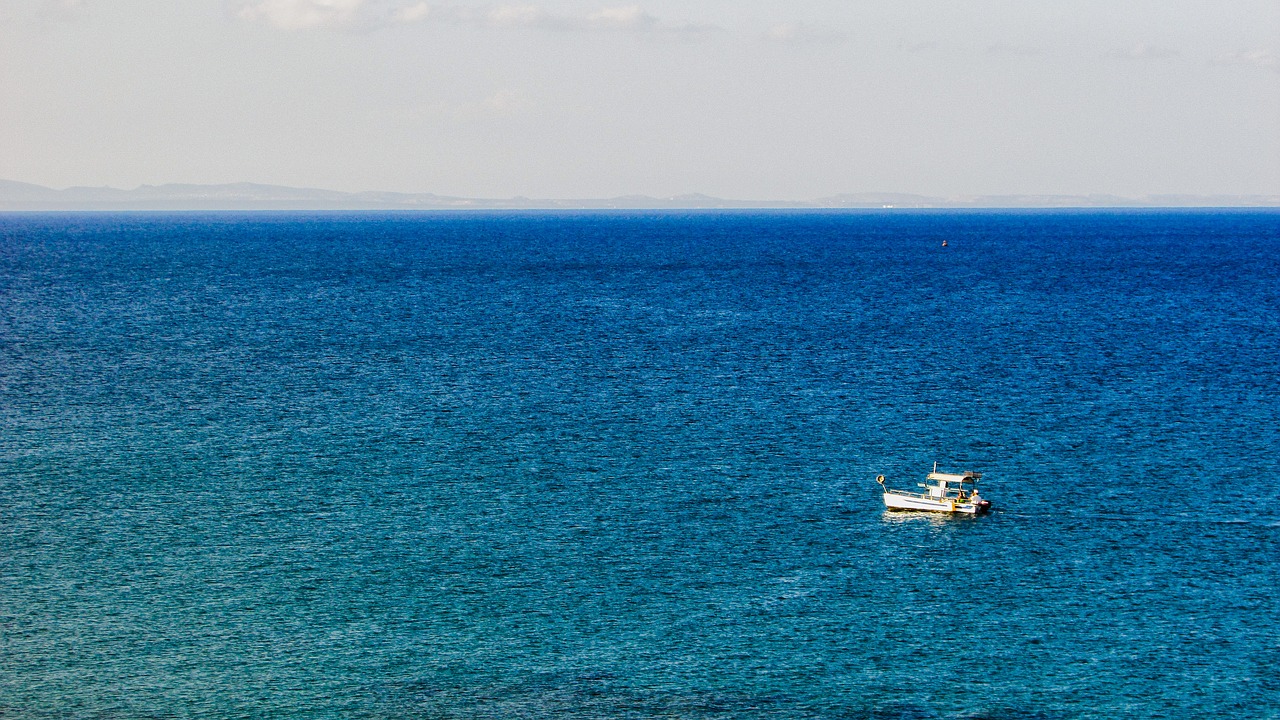 boat sea horizon free photo