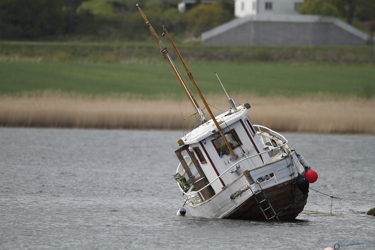 boat wreck sunken free photo