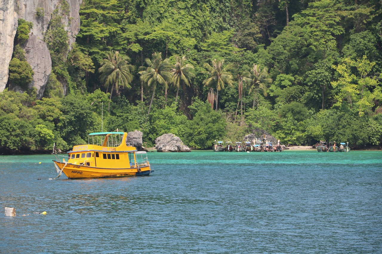 boat landscape mar free photo