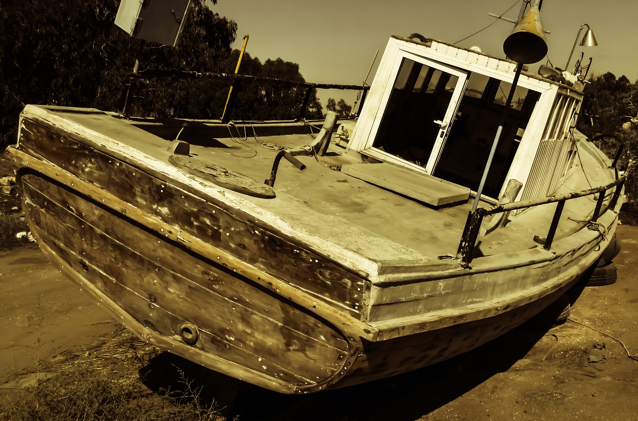 boat old abandoned free photo