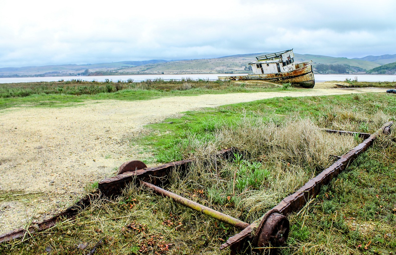 boat wreak ocean free photo