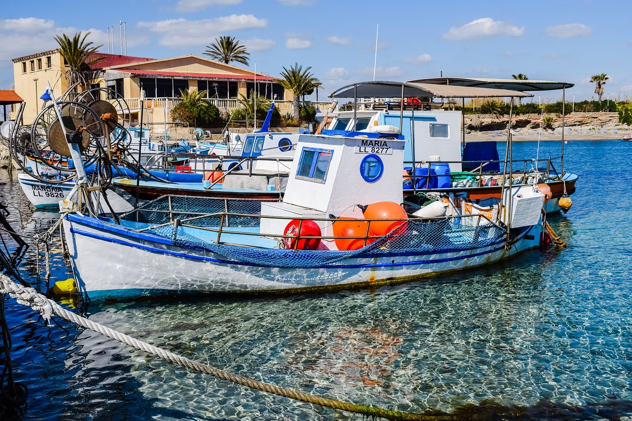 boat harbor fishing shelter free photo