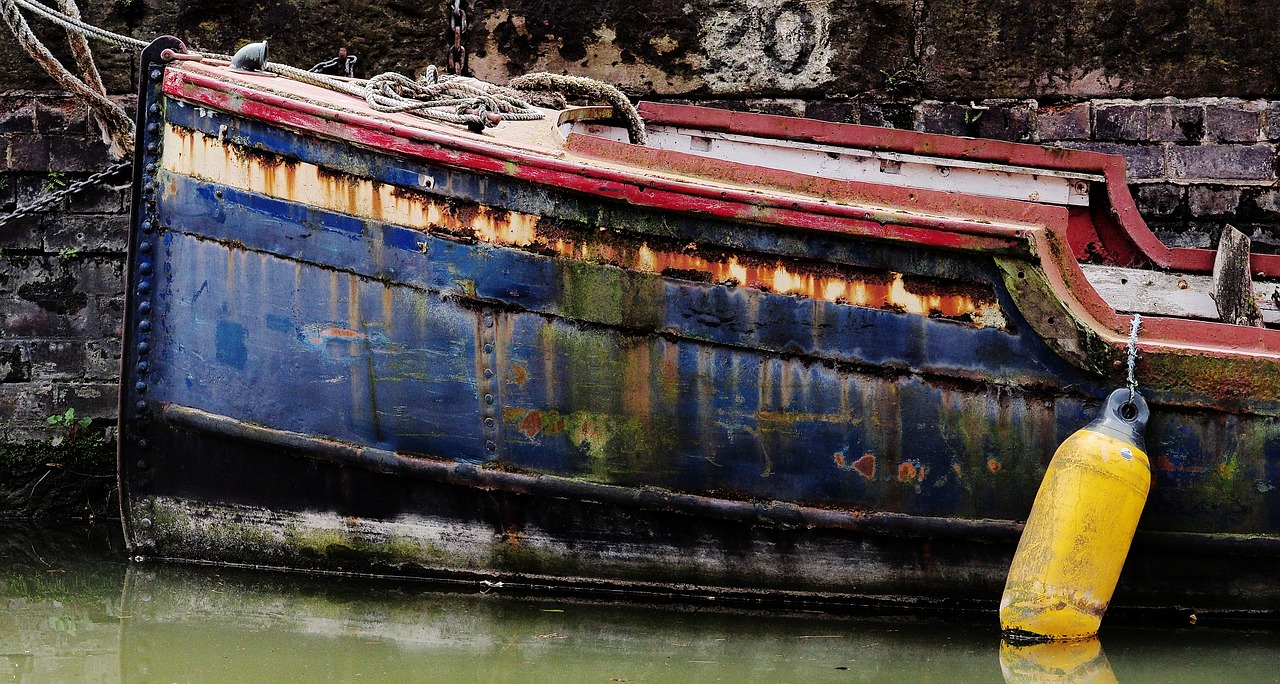 boat rust old free photo