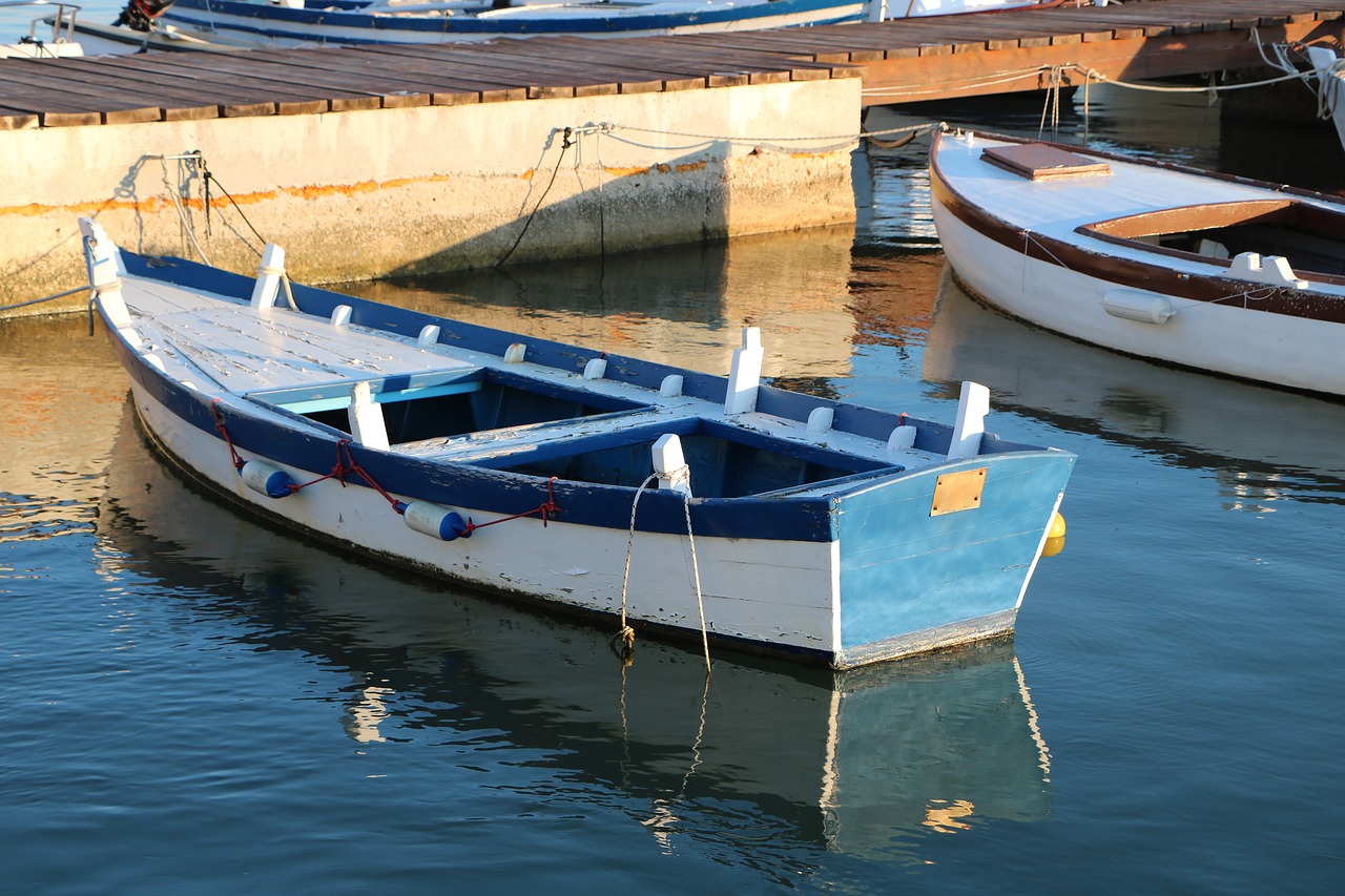 boat water old free photo