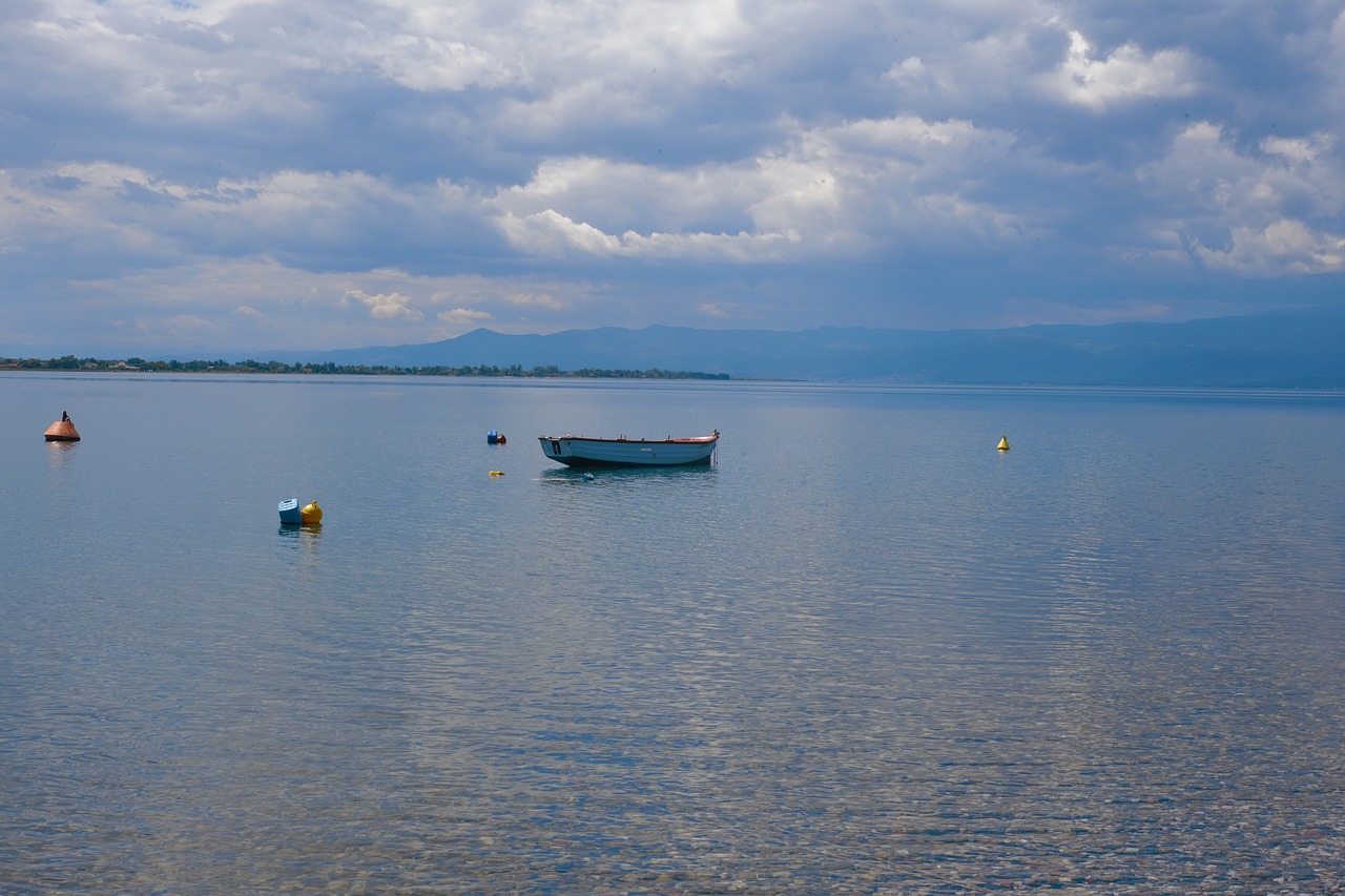 boat lake cloud free photo