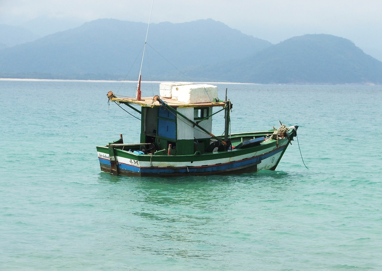 boat mar beach free photo