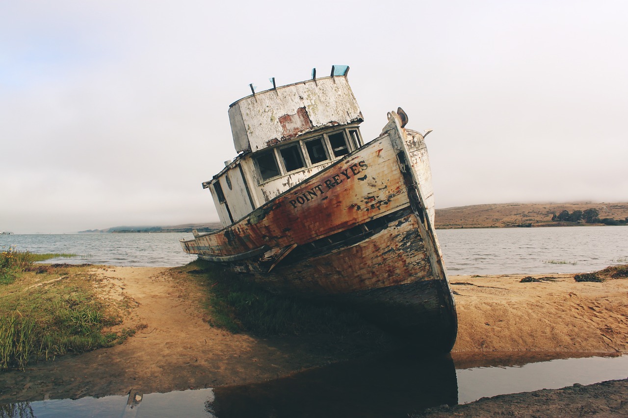 boat ship wreck free photo