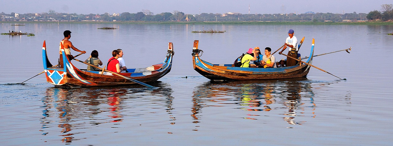 boat trip tourists free photo