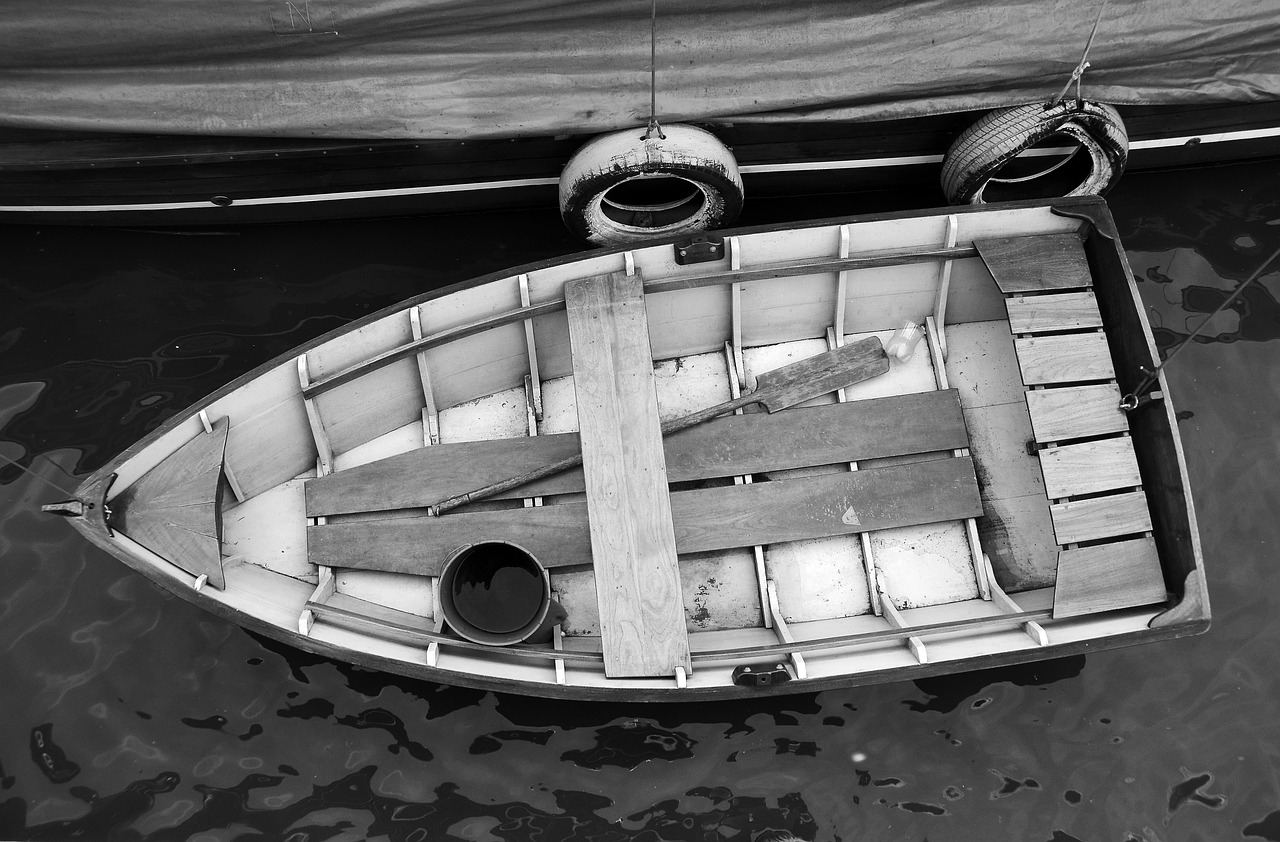 boat bnw river free photo