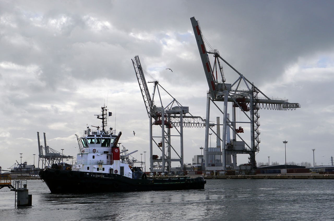 boat tug port free photo