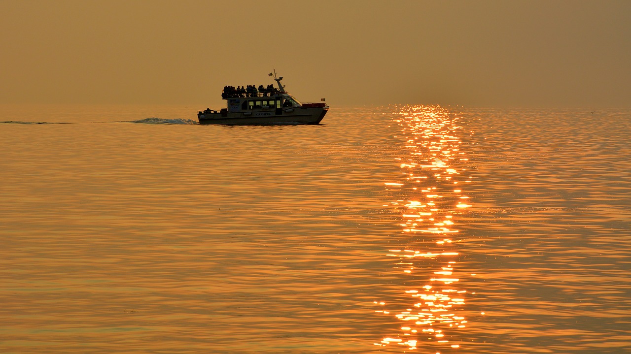 boat lake sunset free photo