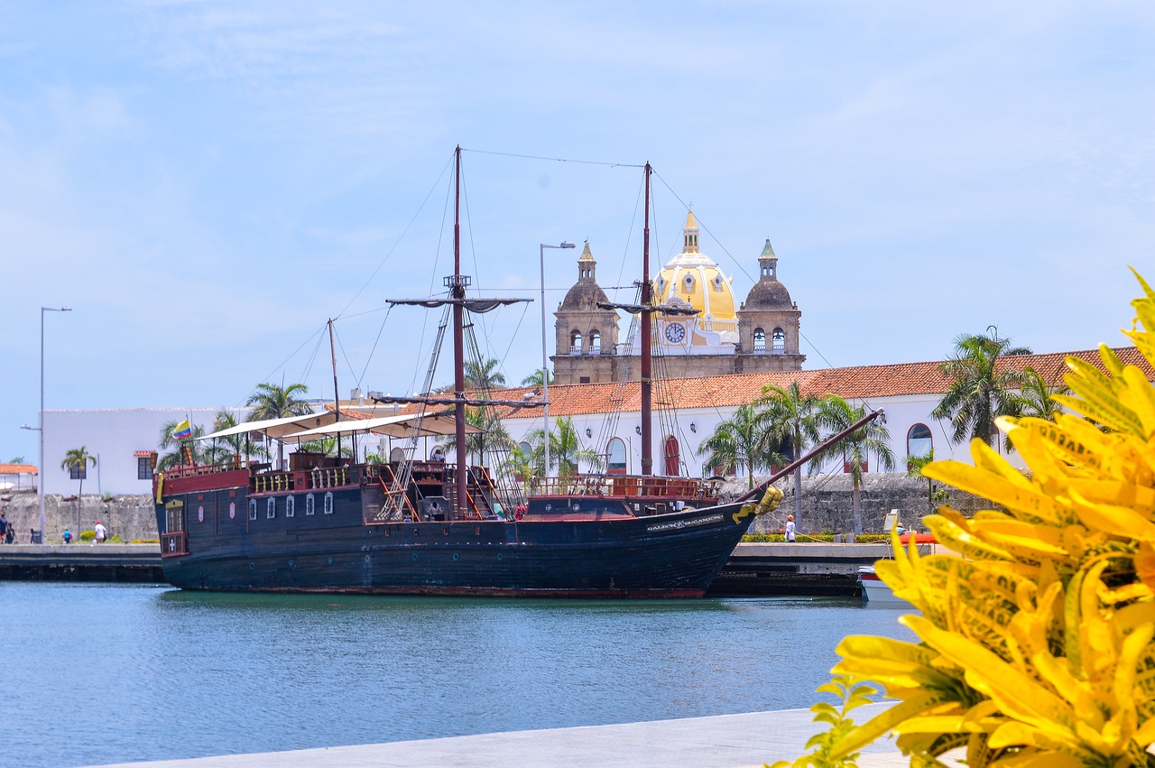 boat  cartagena free pictures free photo